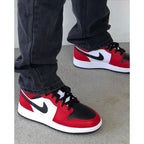 Air Jordan 1 Mid 'Chicago Black Toe'