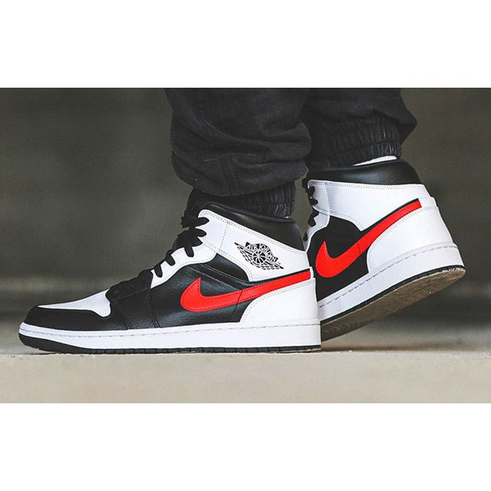 Air Jordan 1 Mid 'Chile Red'