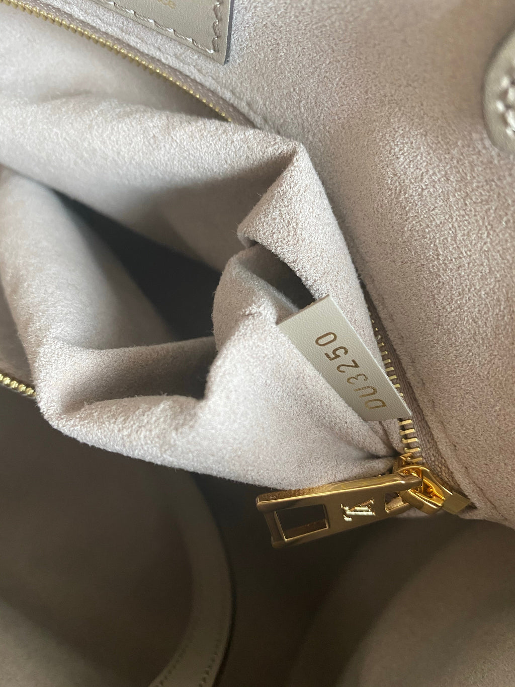 Louis Vuitton Empreinte OnTheGo MM M45494