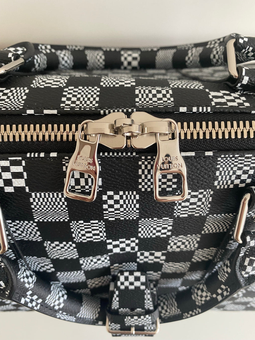 Louis Vuitton Bandouliere 50 Distorted Damier N50028