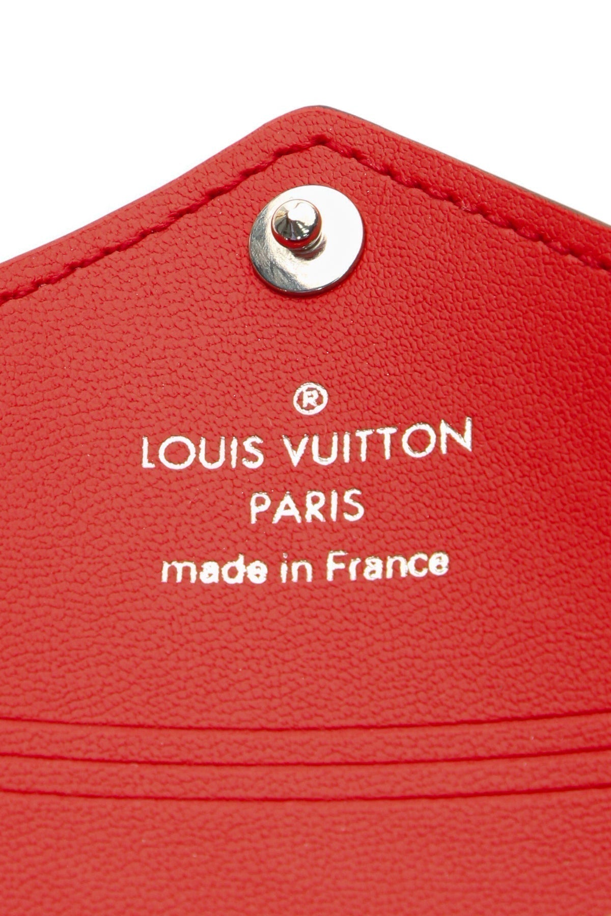 A view of the pochette highlighting its pink and red colors