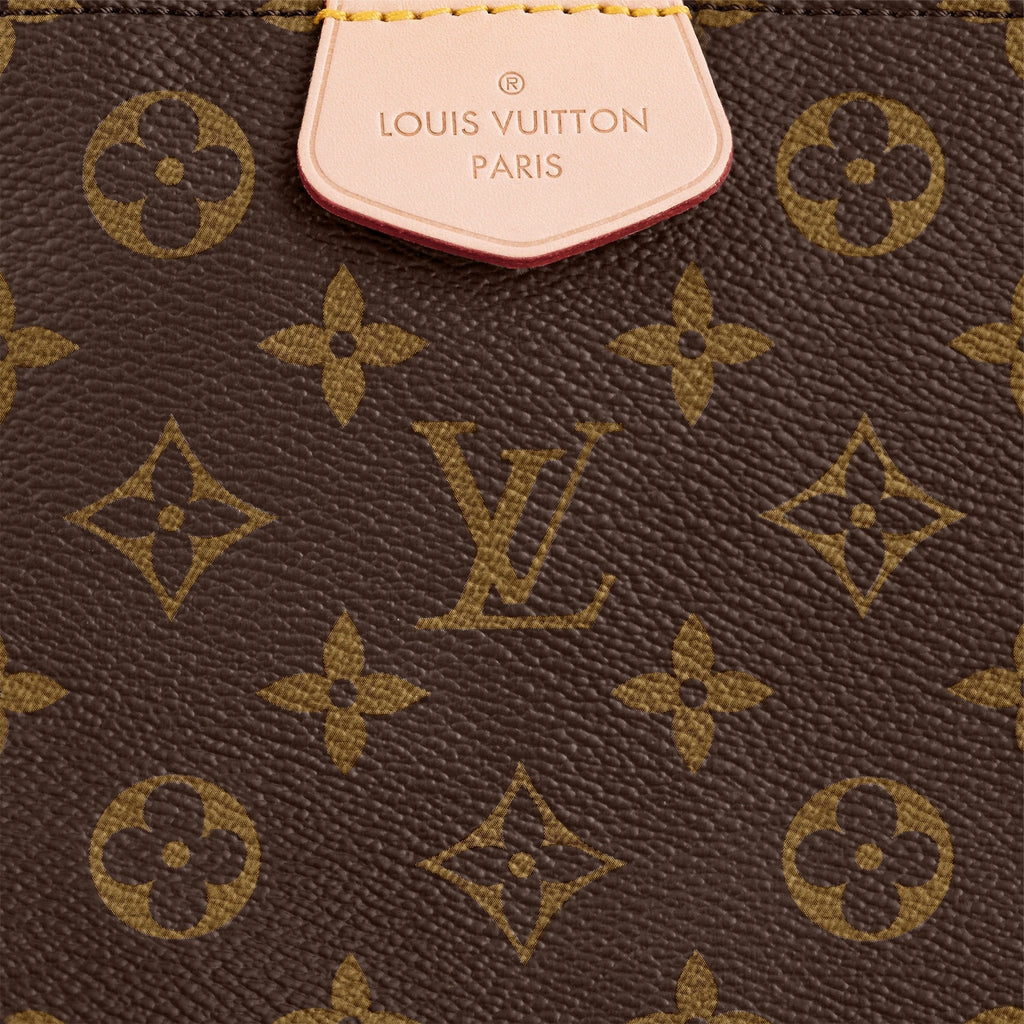 The bag's magnetic closure is shown