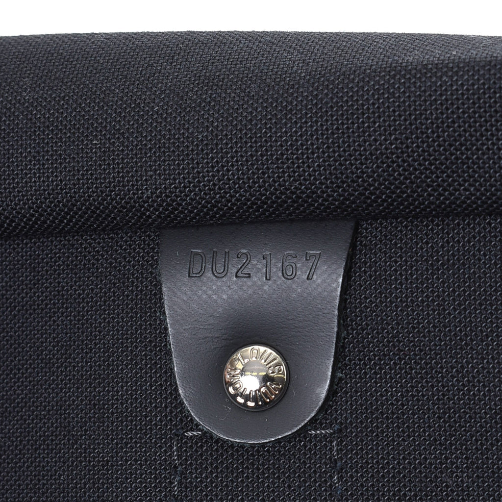 A view of the double rolled leather handles