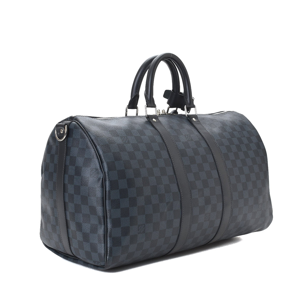 The Keepall 45 carried on the shoulder, showing its carry style