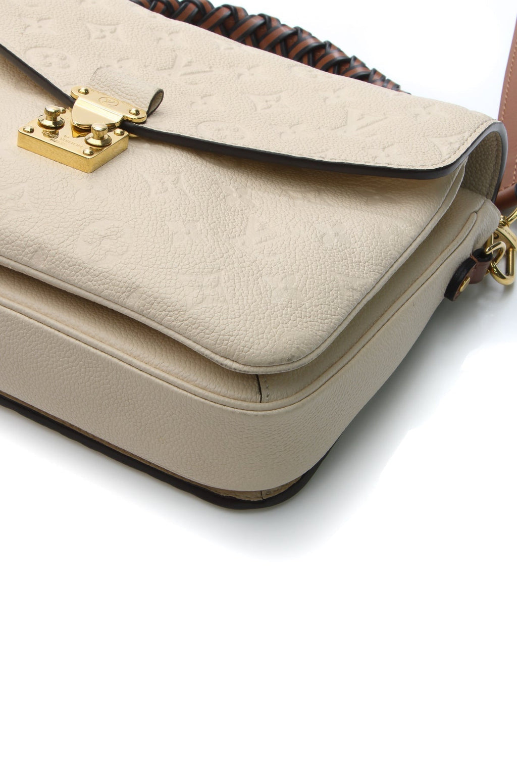 Front view of the Louis Vuitton Pochette Metis in Neige Empreinte leather