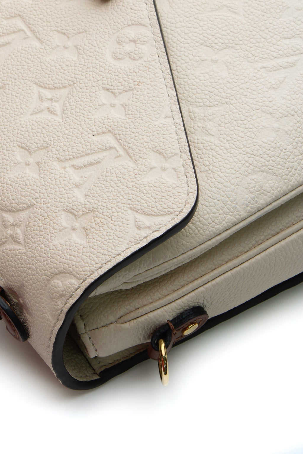 The Pochette Metis being worn over the shoulder