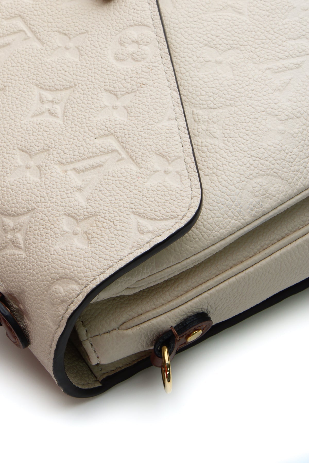 The Pochette Metis being worn over the shoulder